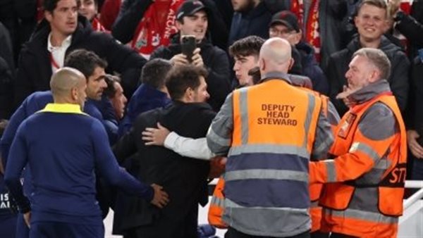 الاتحاد الأوروبي يفتح تحقيقا في حادث سيميوني مع مشجع ليفربول العائد من إيقاف 3 سنوات