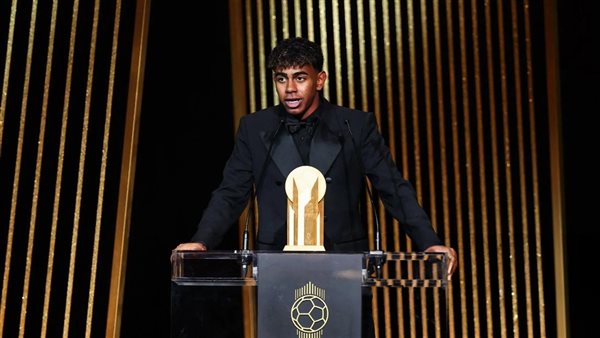 جوائز الكرة الذهبية.. لامين يامال أفضل لاعب شاب في العالم 2025