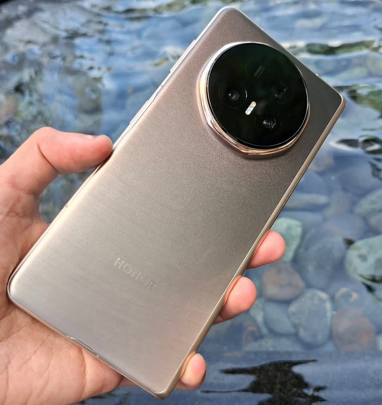 الأول على الإطلاق وقابل للطي .. مواصفات هاتف honor magic v5 الجديد