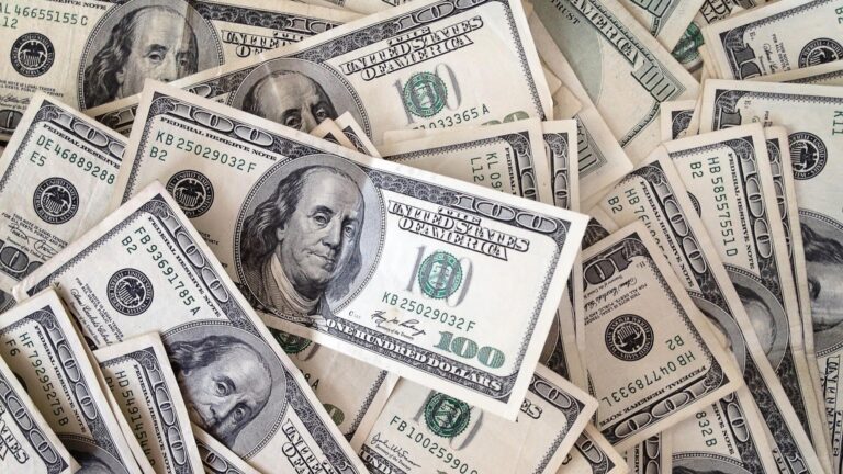 تراجع في سعر الدولار اليوم بتاريخ يوم 18 من اكتوبر 2025