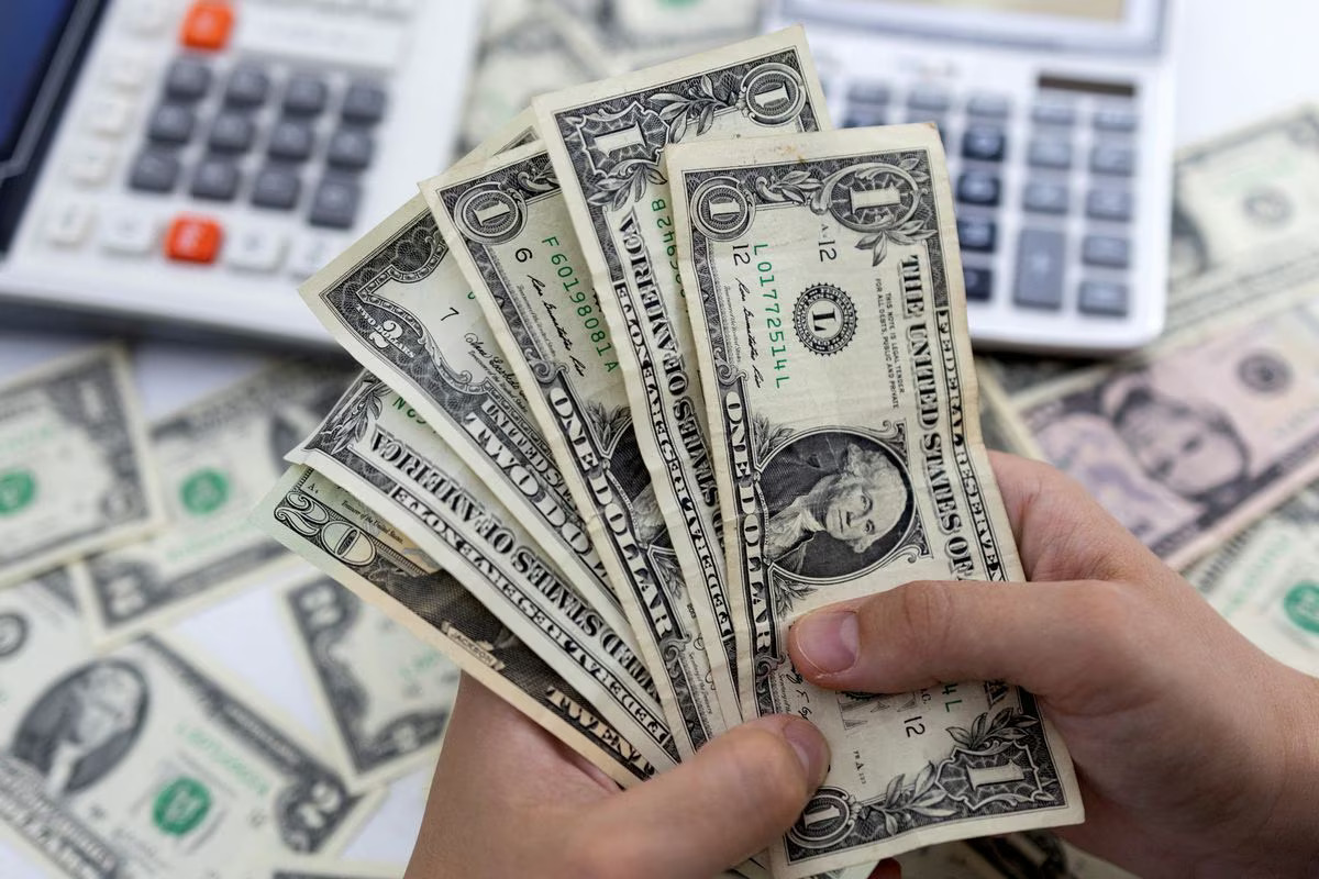 أسعار الدولار اليوم في البنوك بتاريخ 8 أكتوبر 2025 .. تراجع مستمر في الأخضر