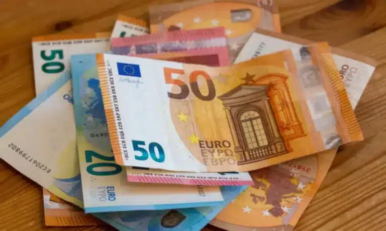 في البنوك والسوق السوداء .. سعر اليورو في سكوار اليوم بتاريخ 2 من ديسمبر 2025