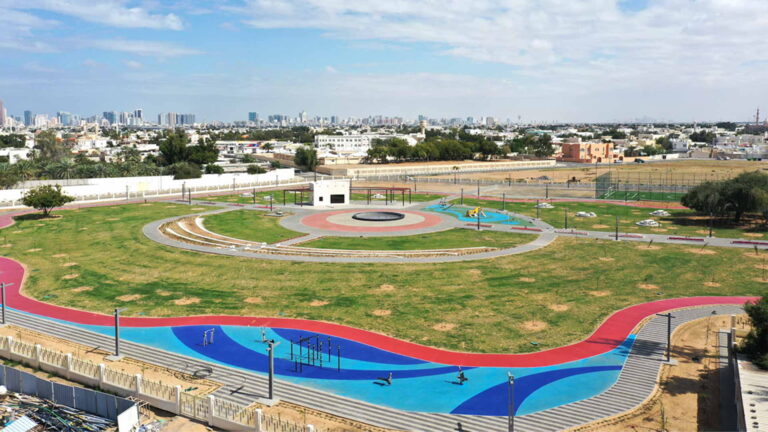 بلدية الشارقة تعلن إغلاق الحدائق ومراكز اللياقة حتى استقرار الطقس