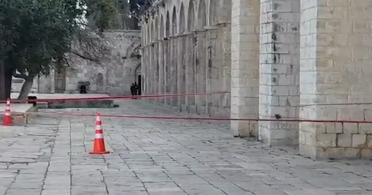 انفجارات تثير القلق بعد سقوط شظايا صواريخ بالقرب من الأماكن المقدسة في القدس