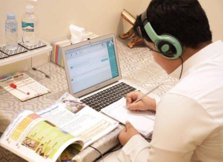 دقيقة لتحويل الحصة إلى متزامنة في مدرستي