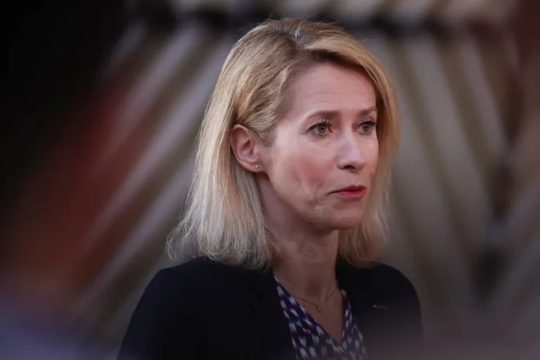 الاتحاد الأوروبي يقدم نموذج مشروع البحر الأسود لفتح مضيق هرمز