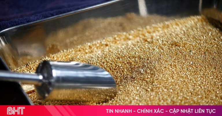 انخفضت أسعار الذهب الدولية إلى ما دون 5000 دولار، بينما استمر سعر النفط الخام في الصعود.