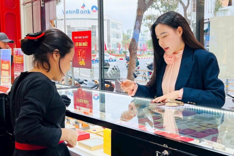 أسعار الذهب تواصل الارتفاع مع وصول سعر التيل في شركة SJC إلى 175 مليون دونغ فيتنامي