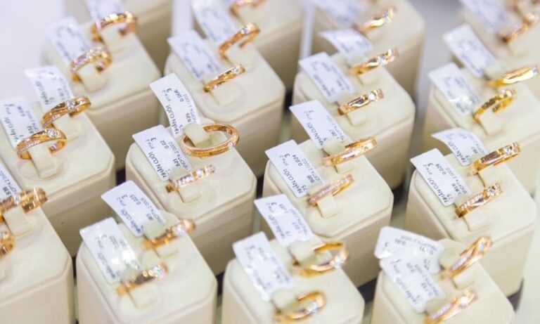 تراجع للجلسة الثانية على التوالي.