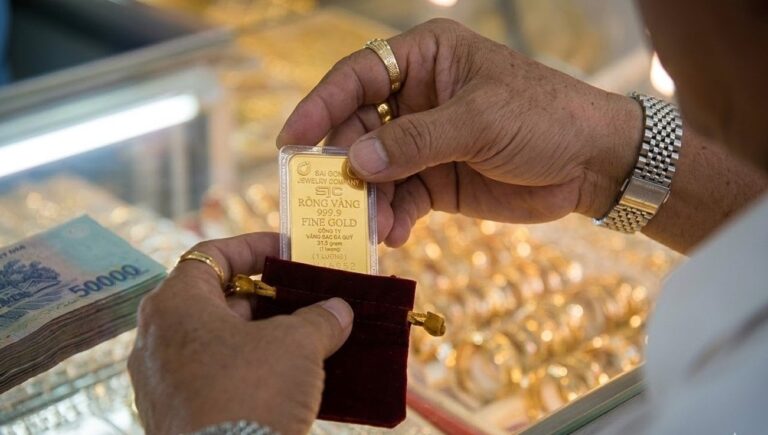 تجنب التداول المتلاعب في ظل تقلب أسعار الذهب.