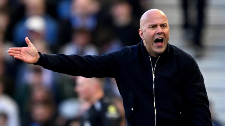 سلوت يرد على الانتقادات الموجهة إلى ليفربول ويؤكد أهمية فهم الحقائق بشكل صحيح