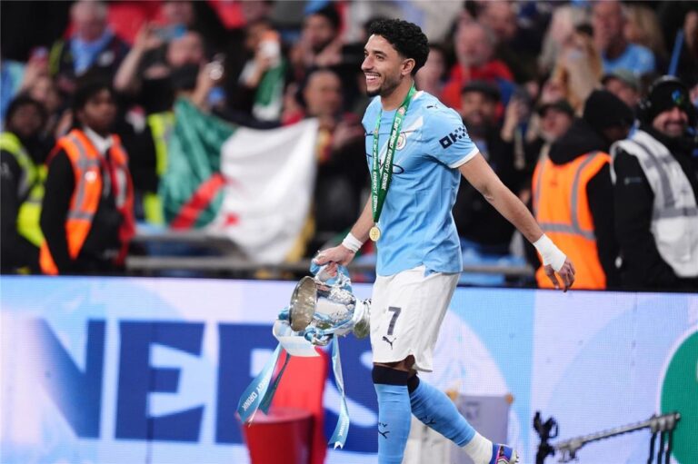 عمر مرموش يعبر عن فرحته بعد فوز مانشستر سيتي بكأس كاراباو على آرسنال في فيديو حصري
