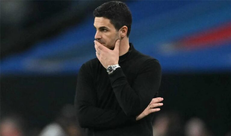 أرتيتا يقدم تصرفًا مميزًا أثناء احتفالات مانشستر سيتي بتتويجه بكأس كاراباو