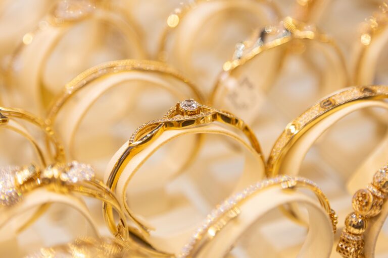 استعادة الذهب لمستوى 4500 دولار للأونصة مع استمرار عملية التعافي