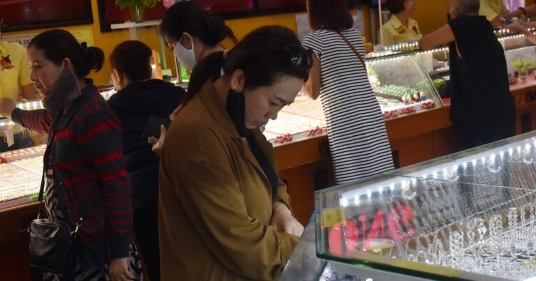 أسعار الذهب اليوم الخميس تشمل سعر الذهب في SJC وسعر الذهب عيار 9999 وسعر الذهب في الخواتم والأسعار العالمية