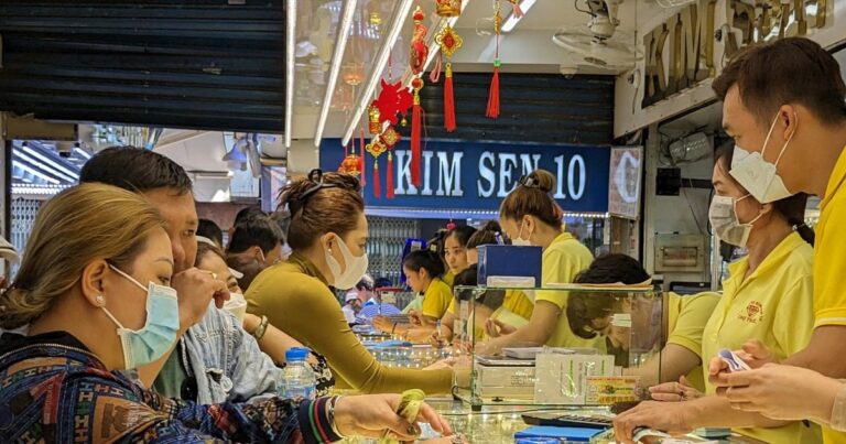 أسعار الذهب اليوم في شركات SJC وDOJI وBTMC شاملًا أسعار خواتم عيار 24 قيراطاً والأسعار العالمية