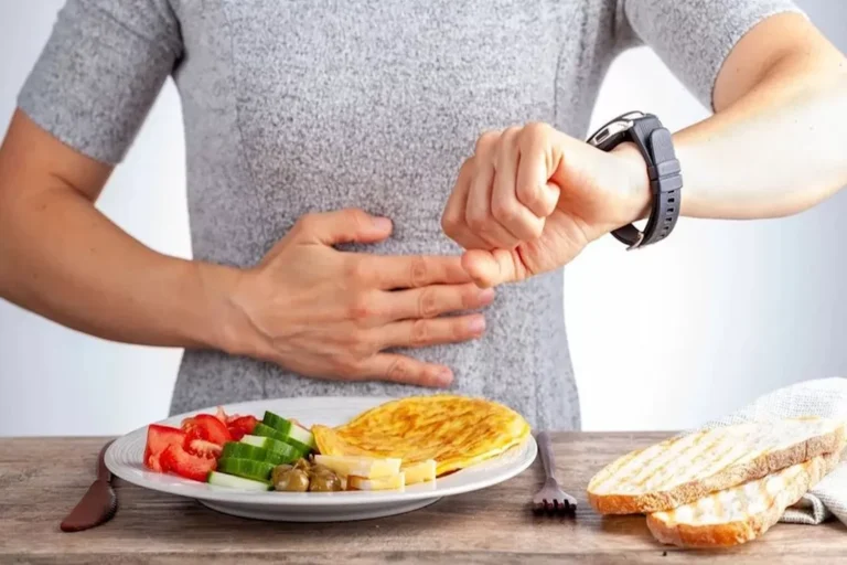 فوائد الصيام الليلي في تحسين ضغط الدم ومستوى السكر في الجسم