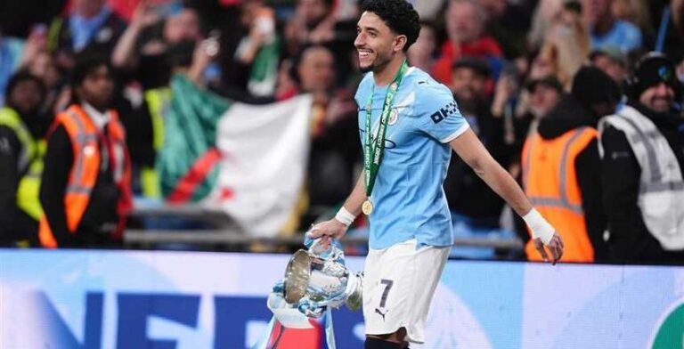 عمر مرموش يتألق في كأس الرابطة الإنجليزية بعد تتويجه باللقب