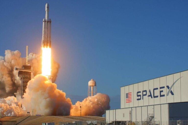 وكالة الفضاء الأوروبية تعتمد على SpaceX لنقل رواد الفضاء في مهام جديدة