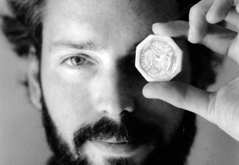 بعد عشر سنوات في السجن، صائد الكنوز الأمريكي يستعيد حريته والسر وراء الذهب المفقود يبقى غير مكتشف