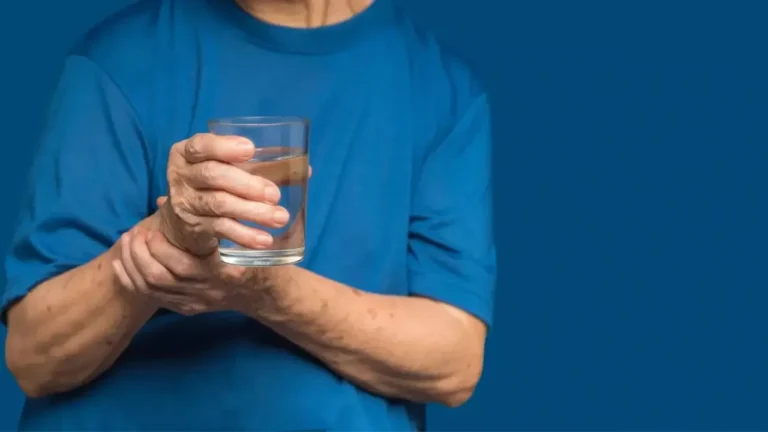 أعراض باركنسون بين الرجال والنساء وما يميز كل منهما