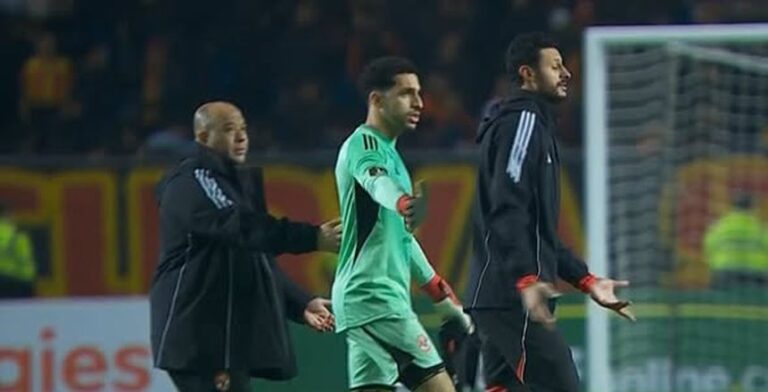 محمد الشناوي ينفعل على مصطفى شوبير بعد هزيمة الأهلي في رادس