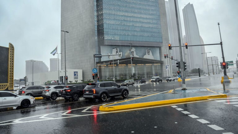 توقعات بتقلبات جوية وأمطار متوقعة منتصف الأسبوع حتى بداية إبريل