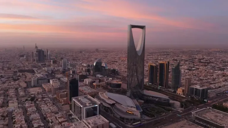 إيران تطلق ثلاث صواريخ باليستية باتجاه الرياض والدفاعات السعودية تتصدى لها بنجاح