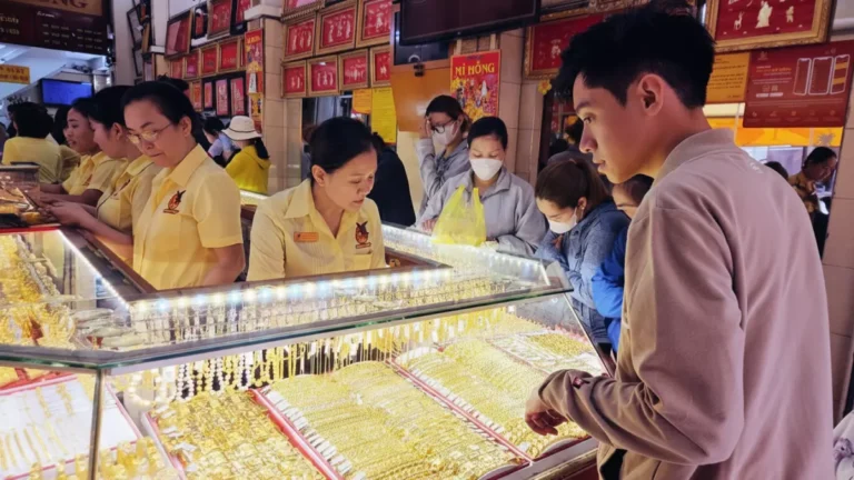 سوق الذهب يواجه أزمة خطيرة وهل تهدد خسارة 22% لاستثماراتك كما شهدنا منذ يناير؟