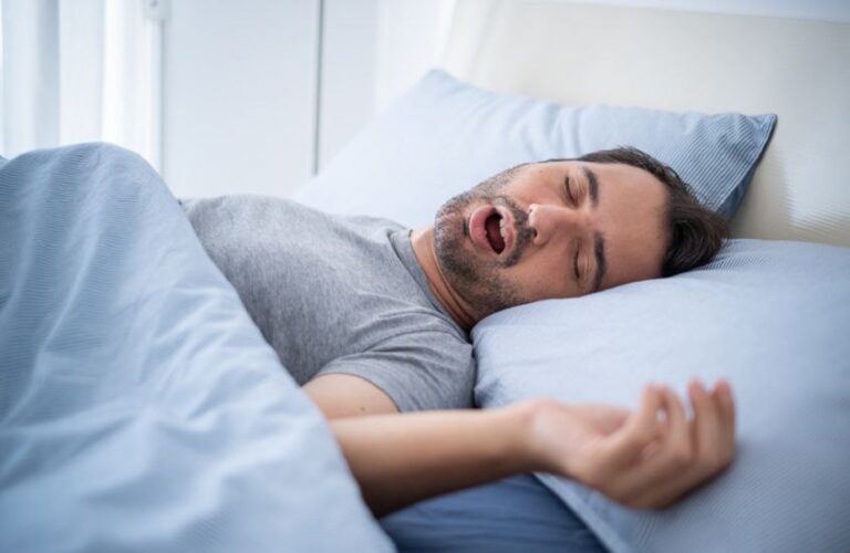تجربة سريرية تعلن عن علاج دوائي مبتكر لانقطاع النفس النومي بدلاً من أجهزة التنفس المزعجة