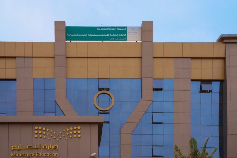 تعليق الدوام الحضوري غدًا في رفحاء والعويقيلة