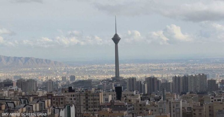 إيران تحت ضغوط الحصار.. اقتصاد يتدهور واحتقان شعبي متزايد