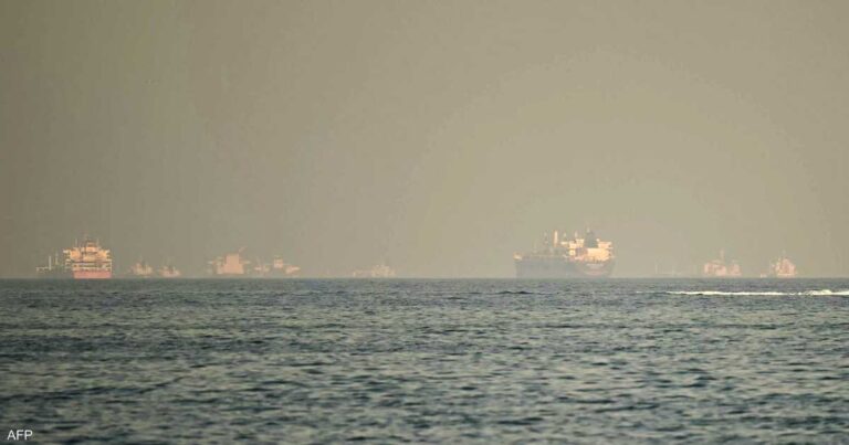 إيران تفرض قيودًا على حركة الملاحة في مضيق هرمز