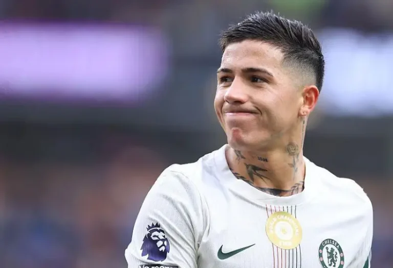 عودة إنزو فرنانديز إلى تشيلسي بعد انتهاء أزمته حسب تأكيد روزينيور