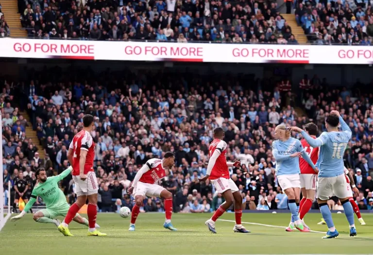 شاهد الآن: مانشستر سيتي يتفوق على آرسنال 2-1 في قمة الدوري الإنجليزي وهالاند يسجل الهدف الثاني