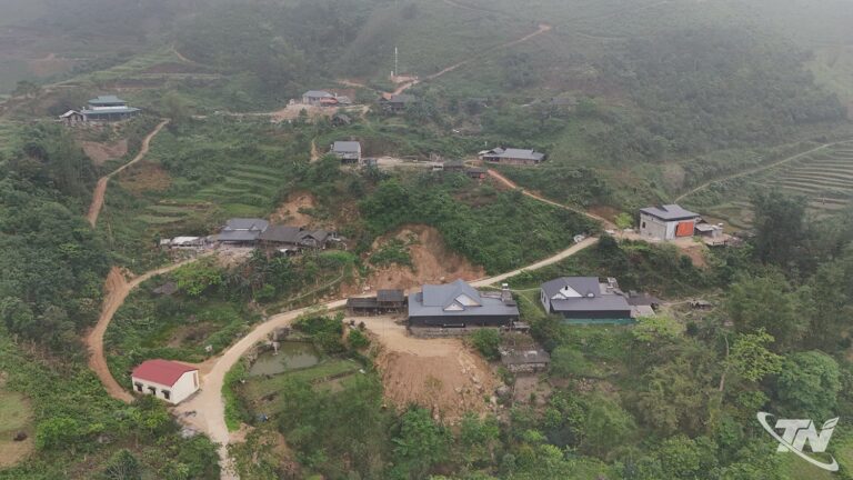 انتظر بفارغ الصبر لحظة وصول الكهرباء في لونغ لاو