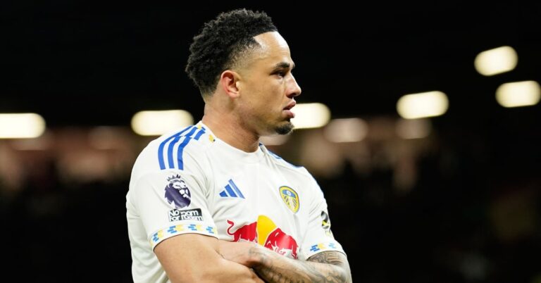 ليدز يستفيد من غيابات عشرة لاعبين في مانشستر يونايتد ويهدد مركزهم الثالث