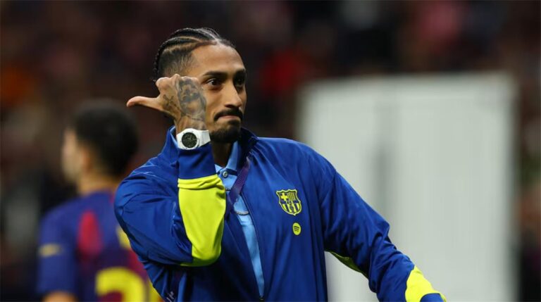 شاهد رافينها يثير غضب جماهير أتلتيكو مدريد بعد خروج برشلونة من دوري الأبطال