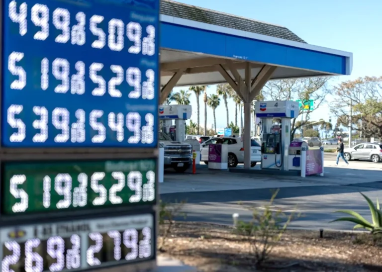 أسعار البنزين في الولايات المتحدة قد تستمر في الارتفاع حتى عام 2027