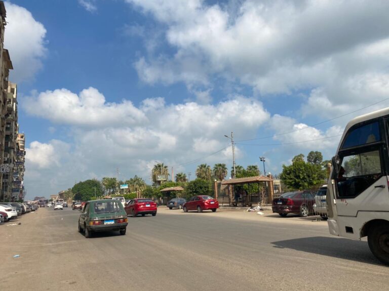 حجب جزئي لأشعة الشمس بسبب السحب وتأثيرات حالة الطقس الحالية