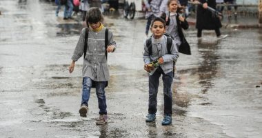 بدء اليوم المدرسي بتأجيل الدراسة في القاهرة والجيزة والقليوبية بسبب الطقس السيئ.. المديريات تقرر تأجيل امتحانات الشهر للأسبوع المقبل والمدارس الخاصة تنبه أولياء الأمور باستلام أبنائهم