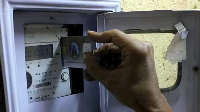الكهرباء توضح تفاصيل رفع سعر الكيلووات في العدادات الكودية