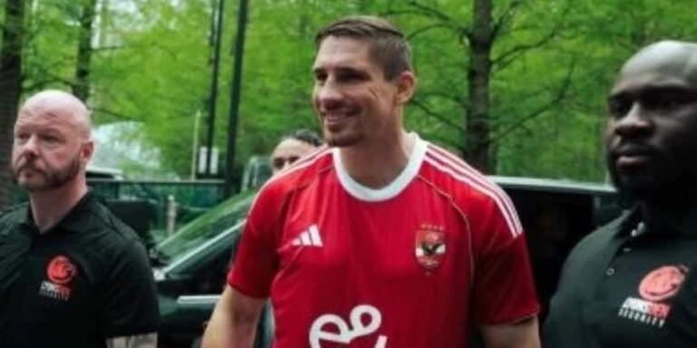 نزال مثير بالأهرامات.. فيرهوفن نجم الكيك بوكسينج يتألق بقميص الأهلي مع صور مميزة