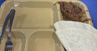 صور م shocking للوجبات المقدمة لجنود الجيش الأمريكي خلال حرب إيران تظهر ظروفًا مأساوية