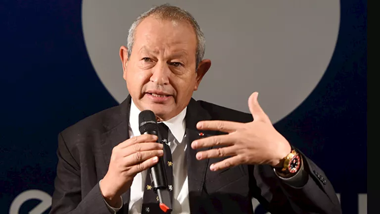 ساويرس ينتقد التوترات حول مضيق هرمز ويطرح تساؤلات جديدة