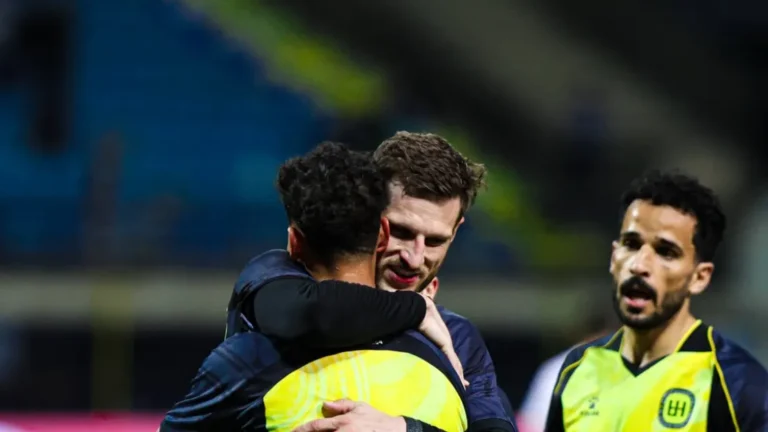 تعرّف على القنوات التي ستبث مباراة الحسين أمام الأهلي القطري اليوم