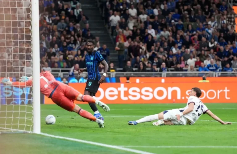 إنتر ميلان يتجاوز كالياري ويقترب من تحقيق البطولة الإيطالية