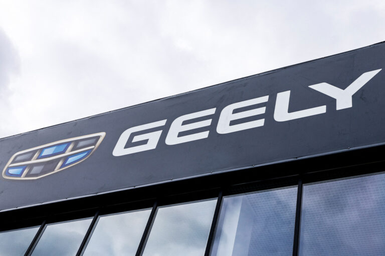 جيلي تحقق إنجازًا قياسيًا في غينيس بأحدث محرك فائق الكفاءة