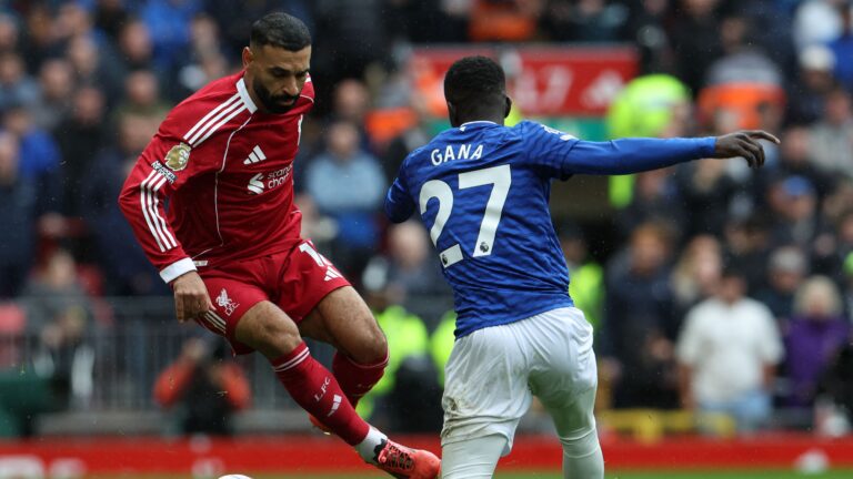 اكتشف كيفية مشاهدة مباراة إيفرتون ضد ليفربول في الدوري الإنجليزي 2025-2026 وما هي القنوات المتاحة لمتابعتهما عبر الإنترنت