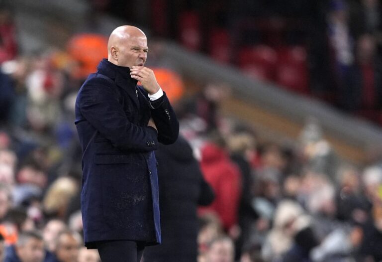 تأكيد بقاء سلوت على رأس قيادة ليفربول في الموسم القادم